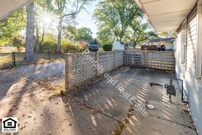 Building Photo - 4814 Blum Dr
