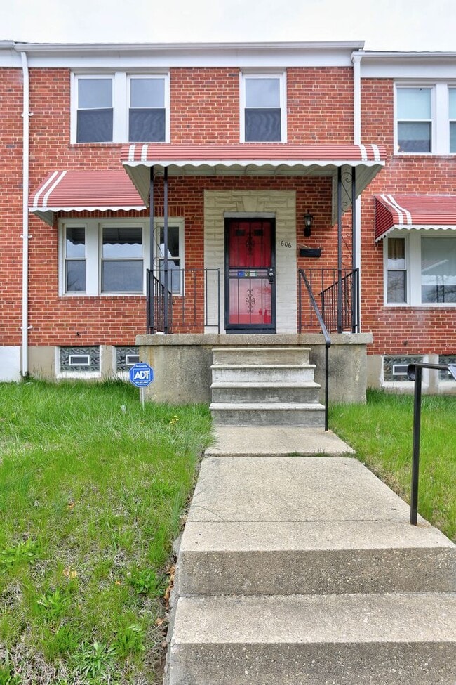 Building Photo - 3 Bedroom 2 Full Bath Row Home Minutes from Morgan State