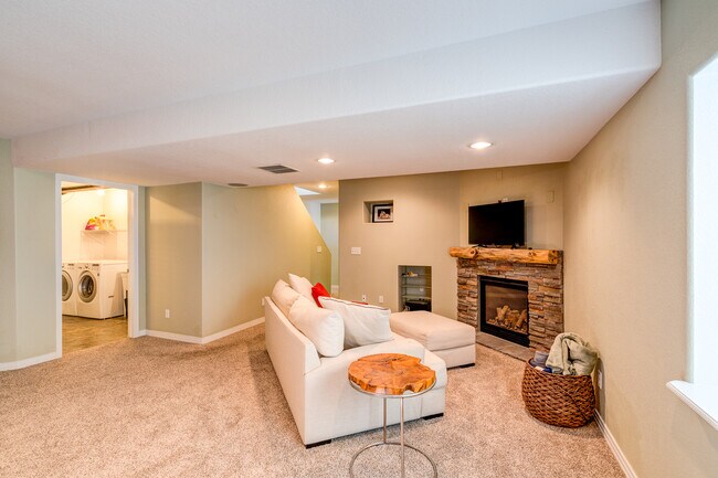 Building Photo - 280 Gold Claim Terrace