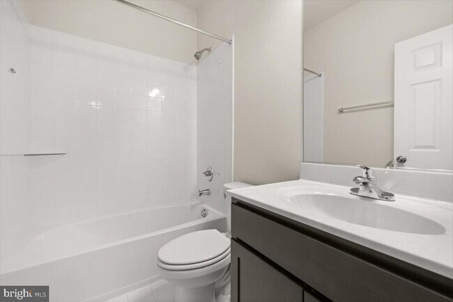 Building Photo - 106 Heyford Dr