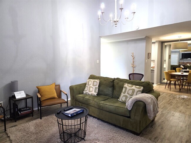 Building Photo - 10053 Westpark Dr