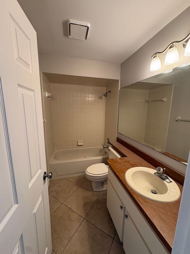 Building Photo - 316/318 Simpson St Duplex