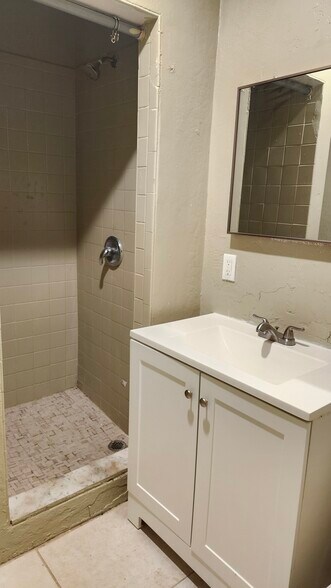 Building Photo - 628 SW Krome Ter