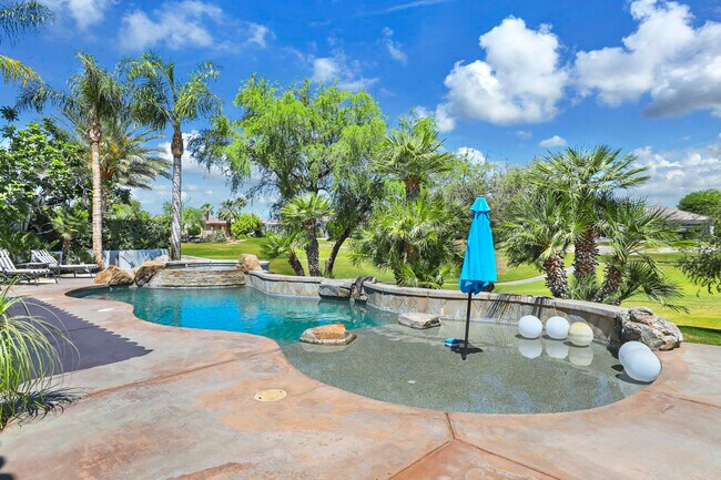 Building Photo - 267 Loch Lomond Rd