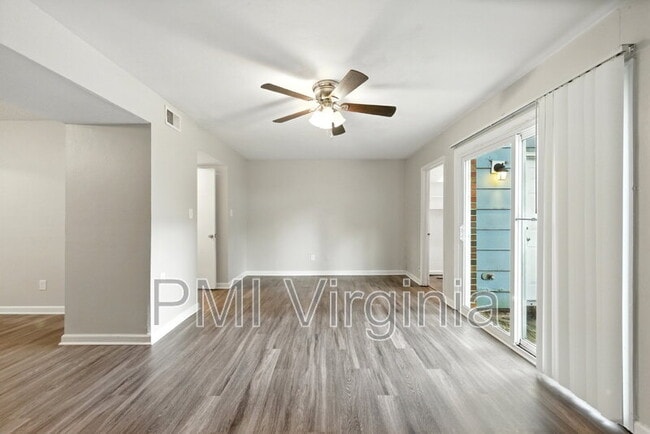 Building Photo - 731 Stanwix Square