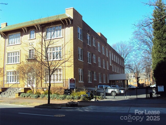 Building Photo - 515 N Church St