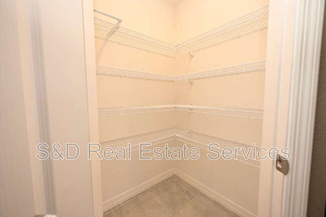Building Photo - 1563 Swan Lake Cir