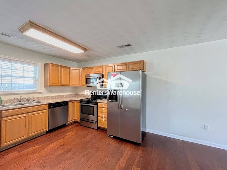 Building Photo - 1013 Cascade Blvd