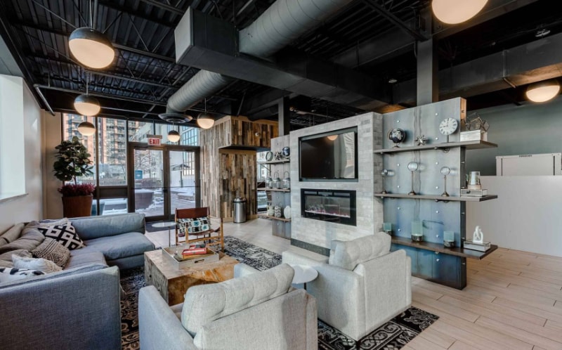 Building Photo - 667 W Wayman St