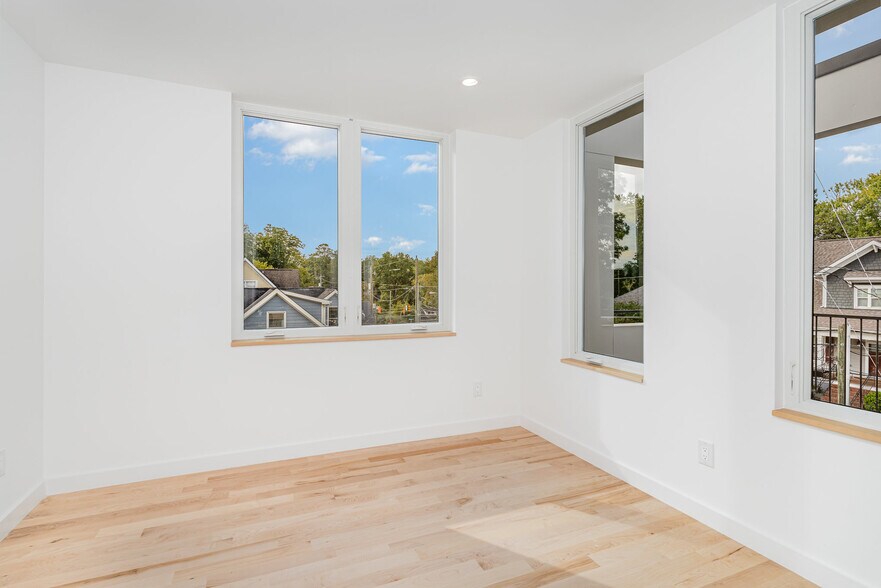 Building Photo - 515 W Lenoir St