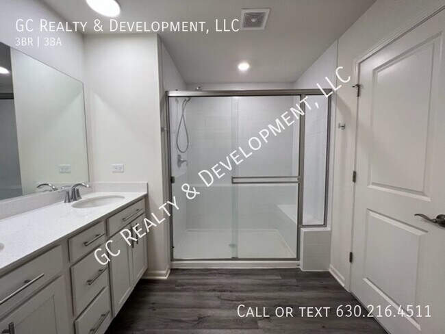 Building Photo - ***WOODLORE ESTATES / 3 BDRM / 2.5 BTH / A...