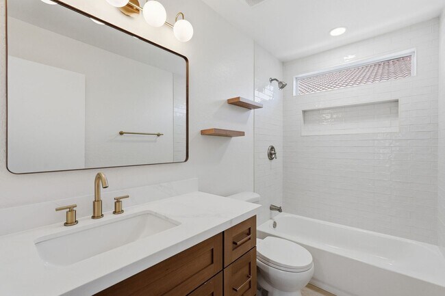 Building Photo - Stunning Home in North Phoenix