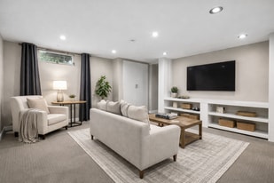 Building Photo - 992 Neil Ave