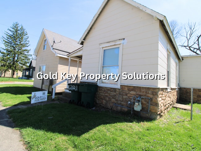 Building Photo - MUNCIE Cozy 2 BR 1 BA House with Main-Level Laundry (NO SECTION 8)