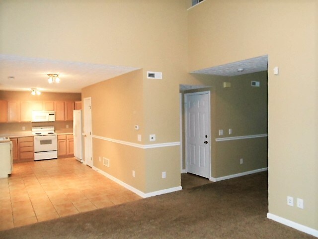 Building Photo - 2464 Miami Village Dr