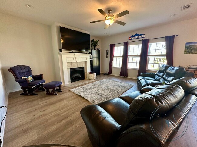 Building Photo - SPRING MOVE-IN SPECIAL: $1000 OFF 1ST MONT...