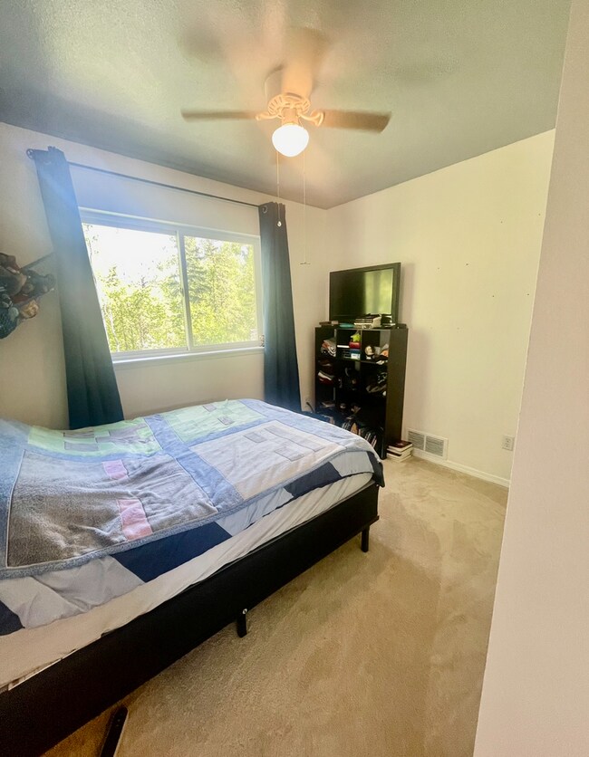Building Photo - Fantastic 4 bedroom single family home wit...