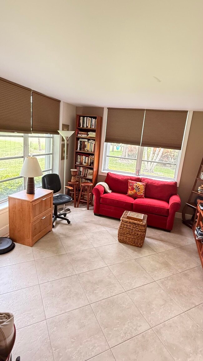 Building Photo - 4031 N Cypress Dr