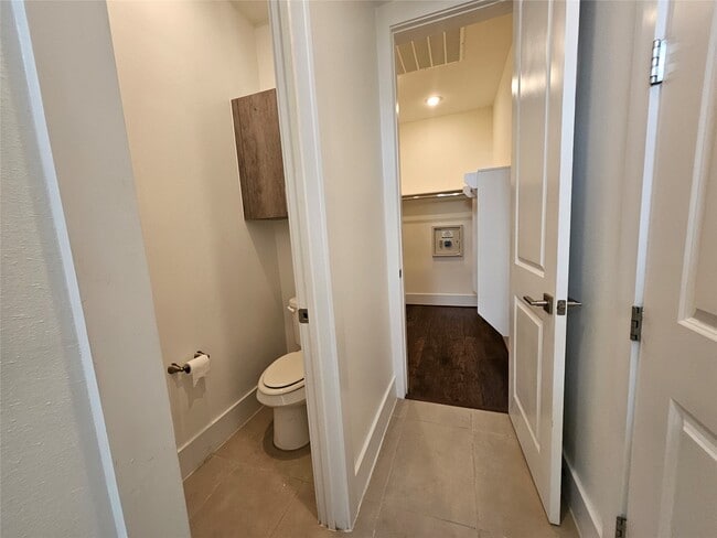 Building Photo - 2401 Crawford St