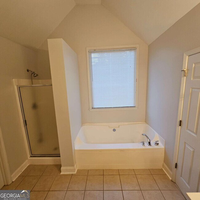 Building Photo - 6141 Long Shore Dr