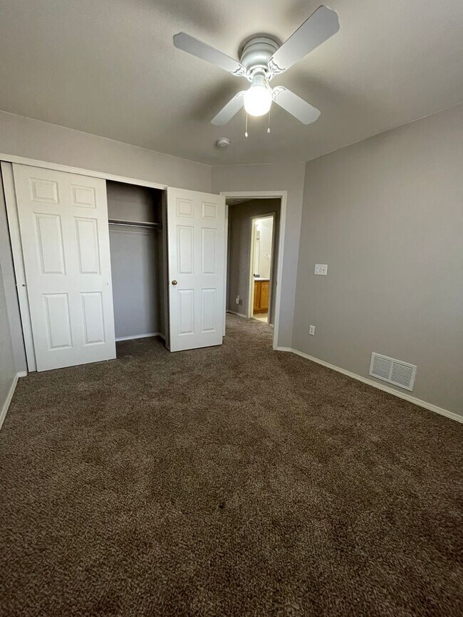 Building Photo - Beautiful 3B/2.5B Home in Ridge Crest Neighborhood - Ready for Move-in