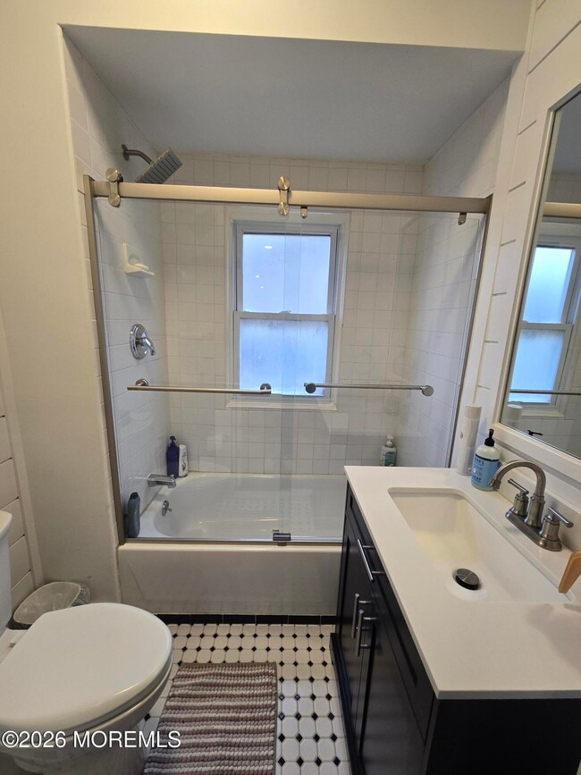 Building Photo - 486 W Lincoln Ave