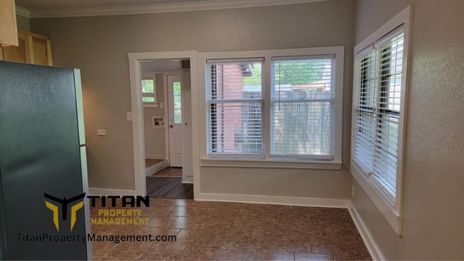 Building Photo - Large 2bed/2bath home
