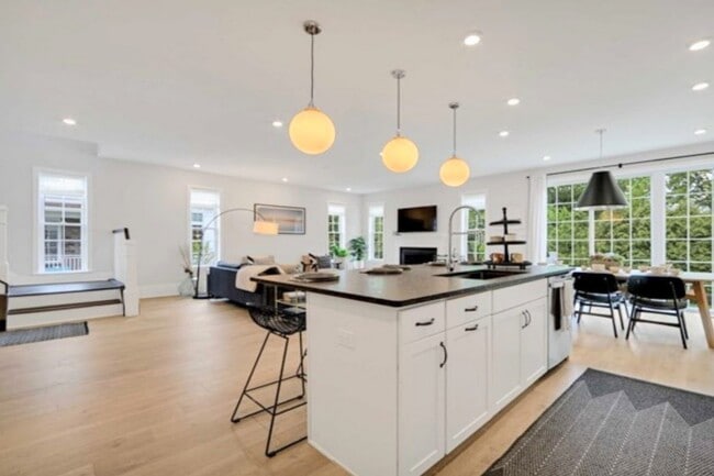 Building Photo - 1 Davies Dr