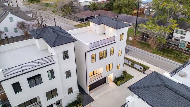 Building Photo - 8709 Ojeman Villas Dr