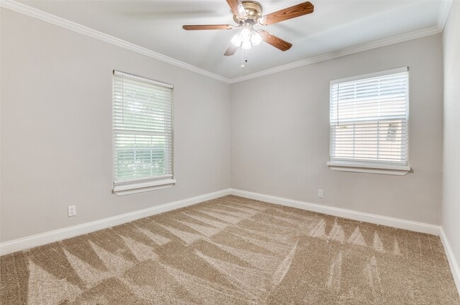 Building Photo - 9625 Larga Dr