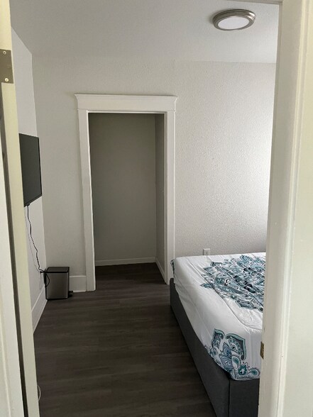 Building Photo - 1316 S 25th St