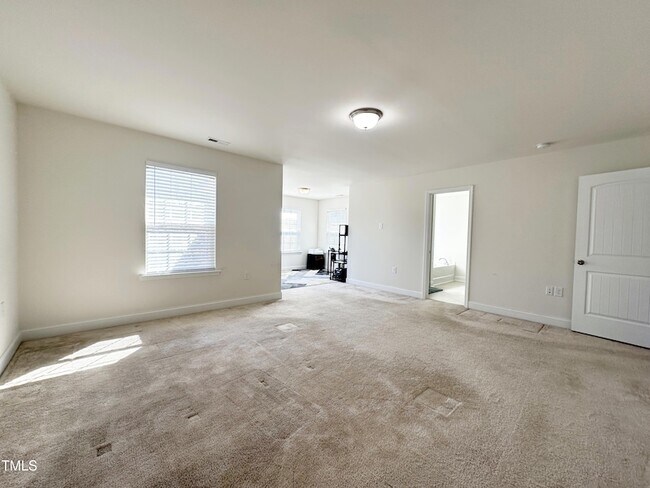 Building Photo - 5 Misty Grv Trl