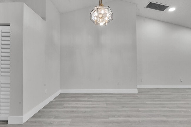 Building Photo - 13048 Meadowbreeze Dr