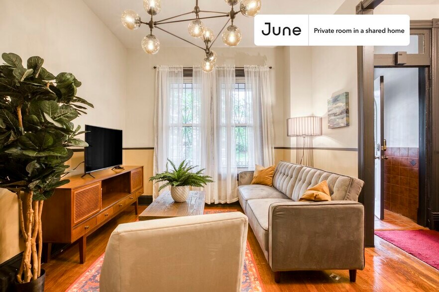 Building Photo - Room in Shared 4 bed/2 bath home in Columbia Heights