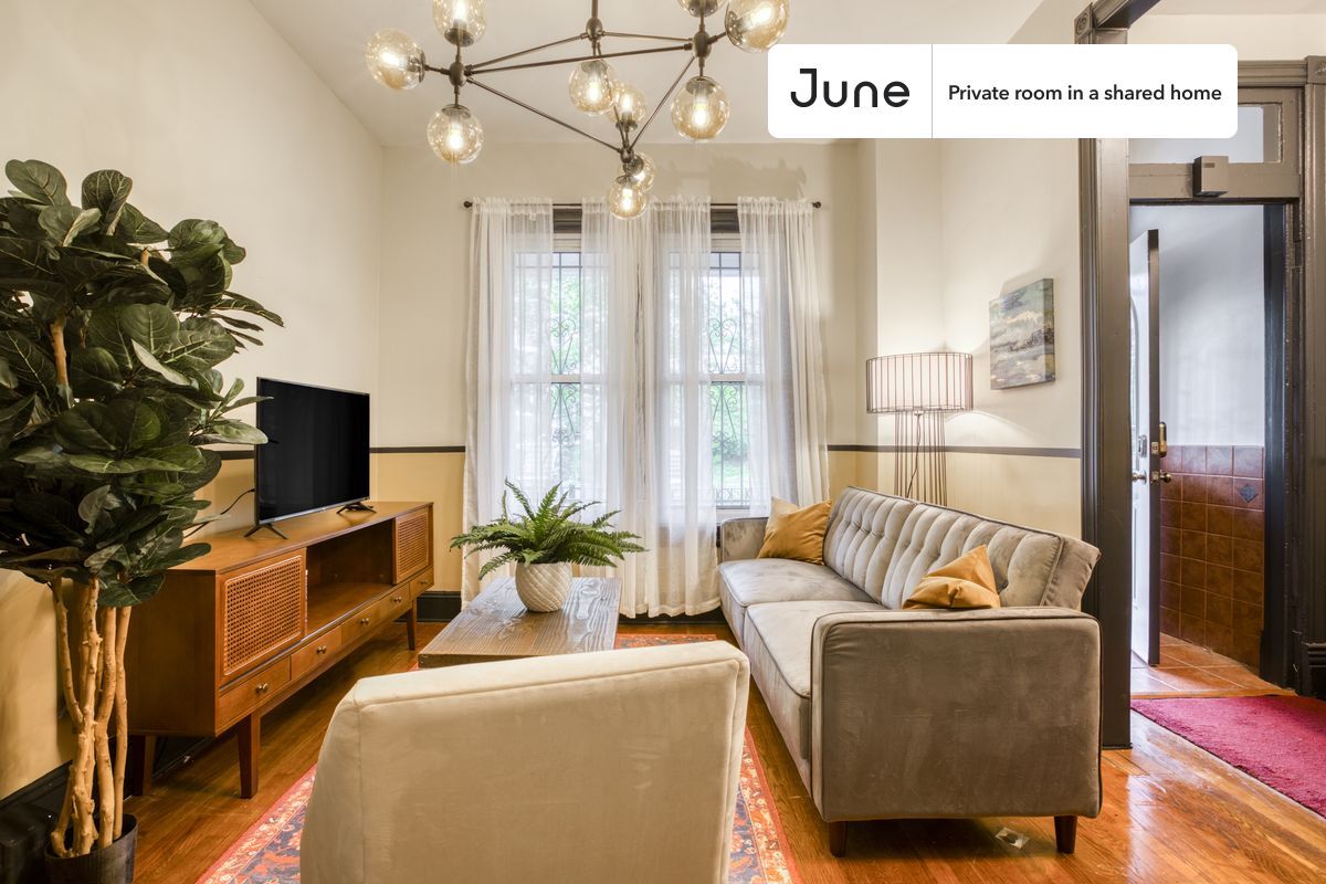 Building Photo - Room in Shared 4 bed/2 bath home in Columbia Heights