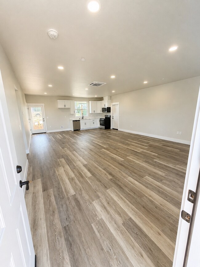 Building Photo - 5579-5581 Linrich Ln