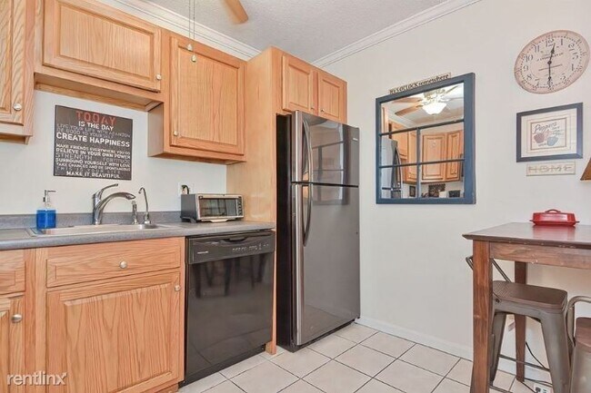 Building Photo - 2 br, 1 bath Condo - 30 Abbey Rd 208 Unit 208
