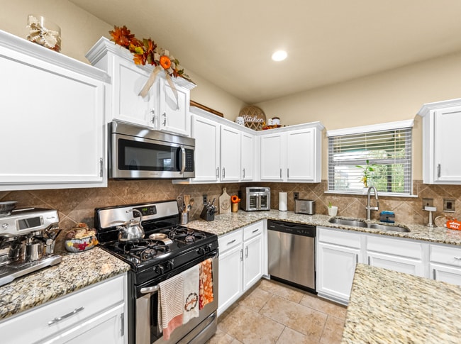 Building Photo - 503 Fort Pena