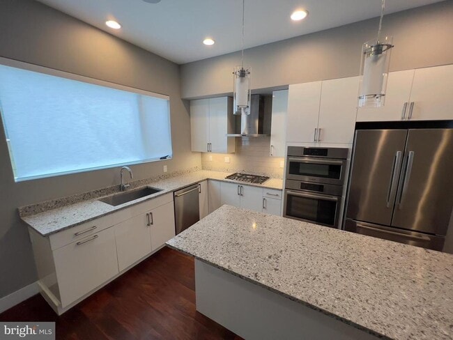 Building Photo - 423 Wallace St