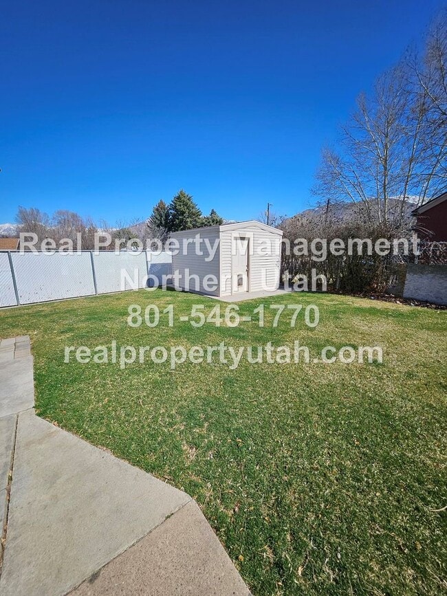 Building Photo - 3 Bedroom 2 Bath Ogden Duplex Coming Soon!