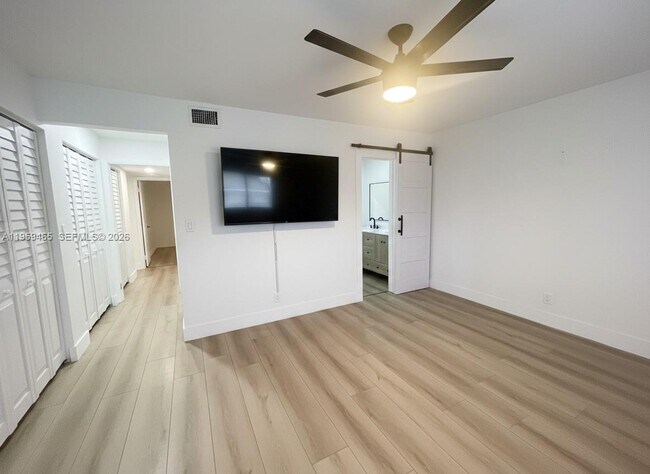 Building Photo - 5100 SW 90th Ave