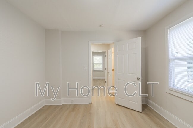 Building Photo - 314 Elm St