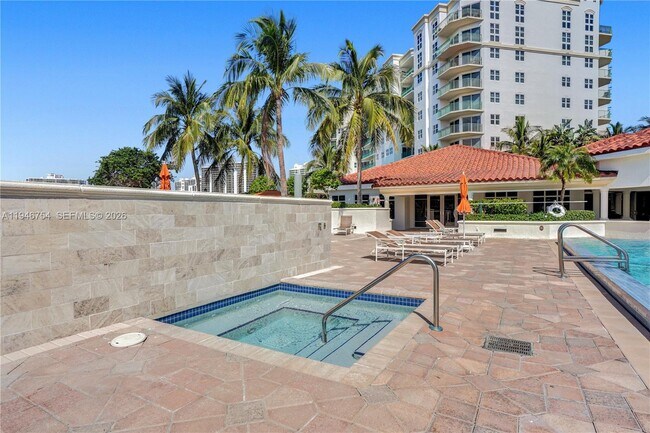 Building Photo - 20000 E Country Club Dr