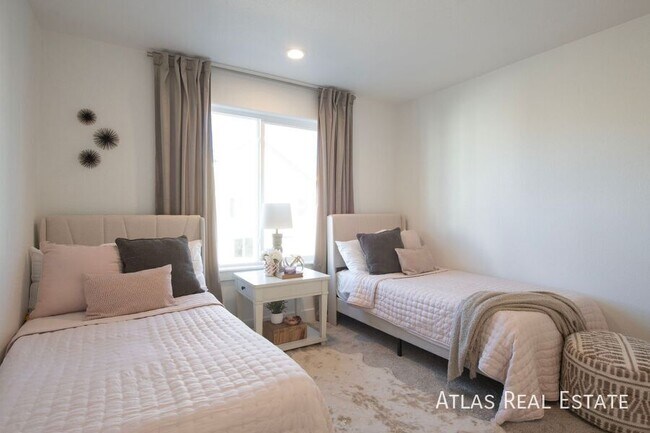 Building Photo - 3645 Verde Dr