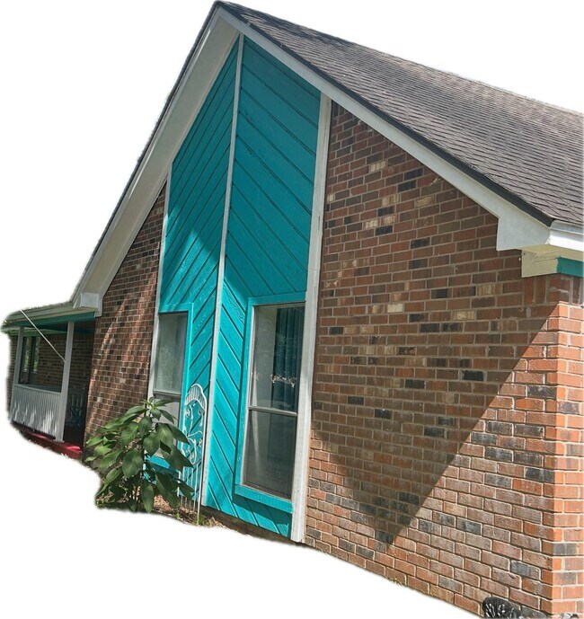 Building Photo - 911 Brook Forest Dr