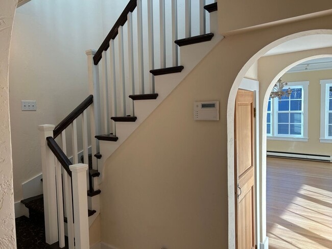 Building Photo - 2015 Franklin Ave E