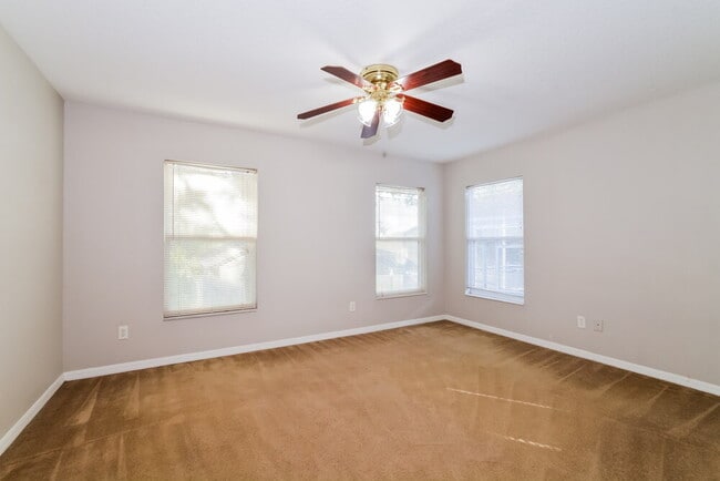 Building Photo - 1176 Stoneham Dr