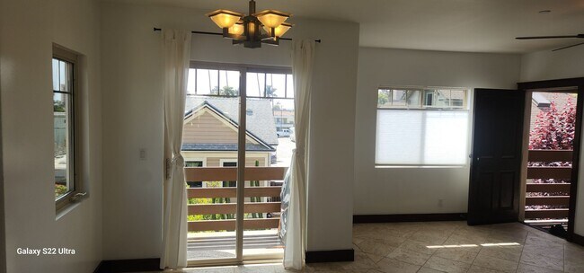 Building Photo - Spacious and freshly updated 2 bedroom, 2 ...