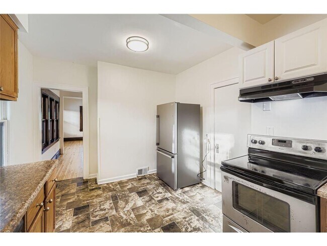 Building Photo - 1683 Minnehaha Ave E