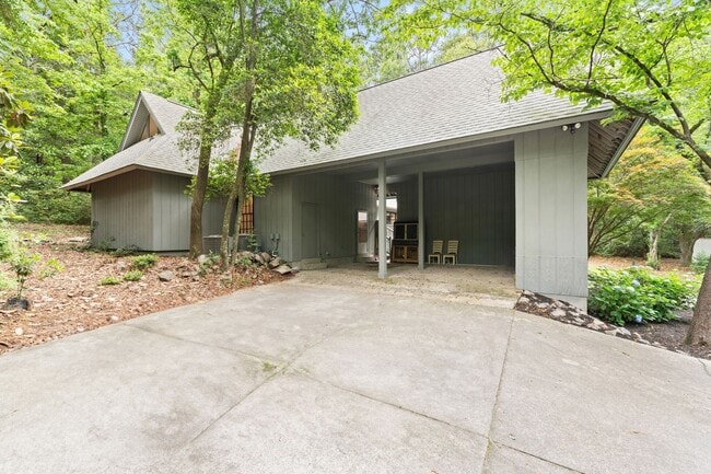 Building Photo - 211 Wendwood Dr